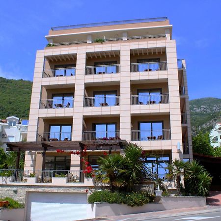 Hotel Petrovac Buitenkant foto