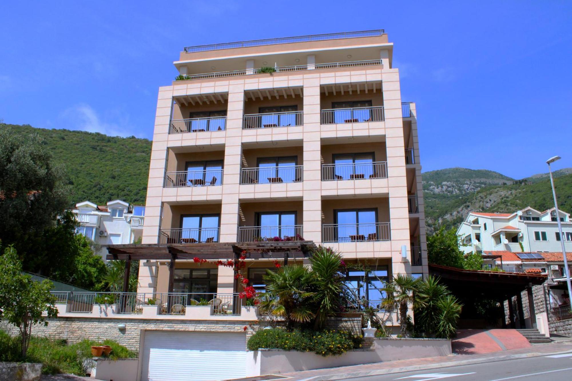 Hotel Petrovac Buitenkant foto