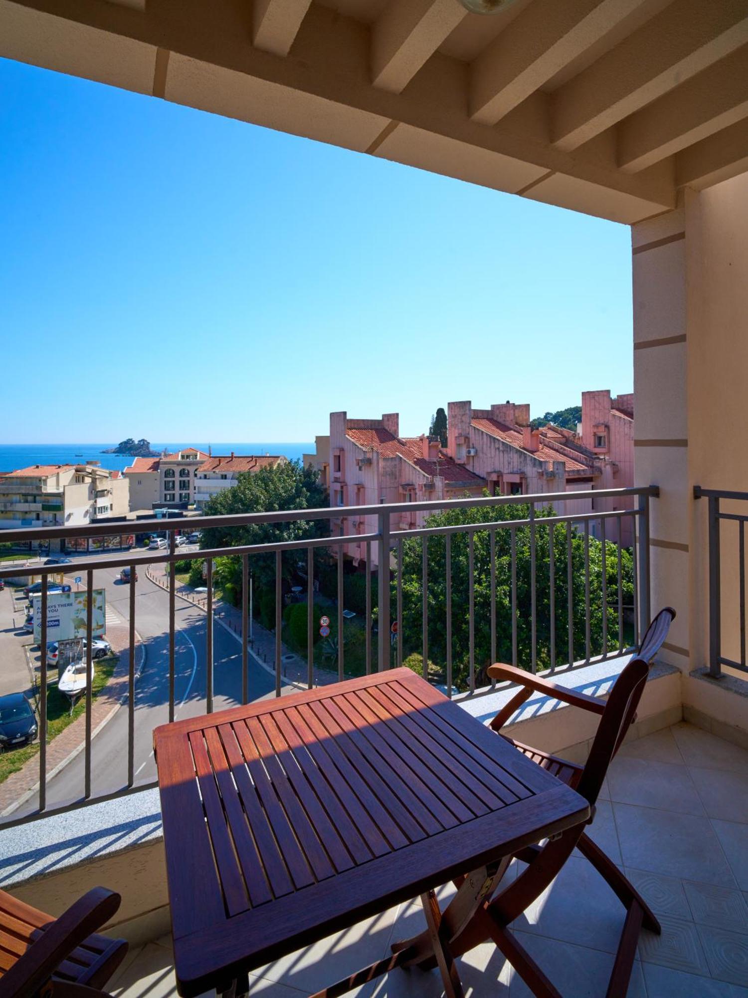 Hotel Petrovac Buitenkant foto