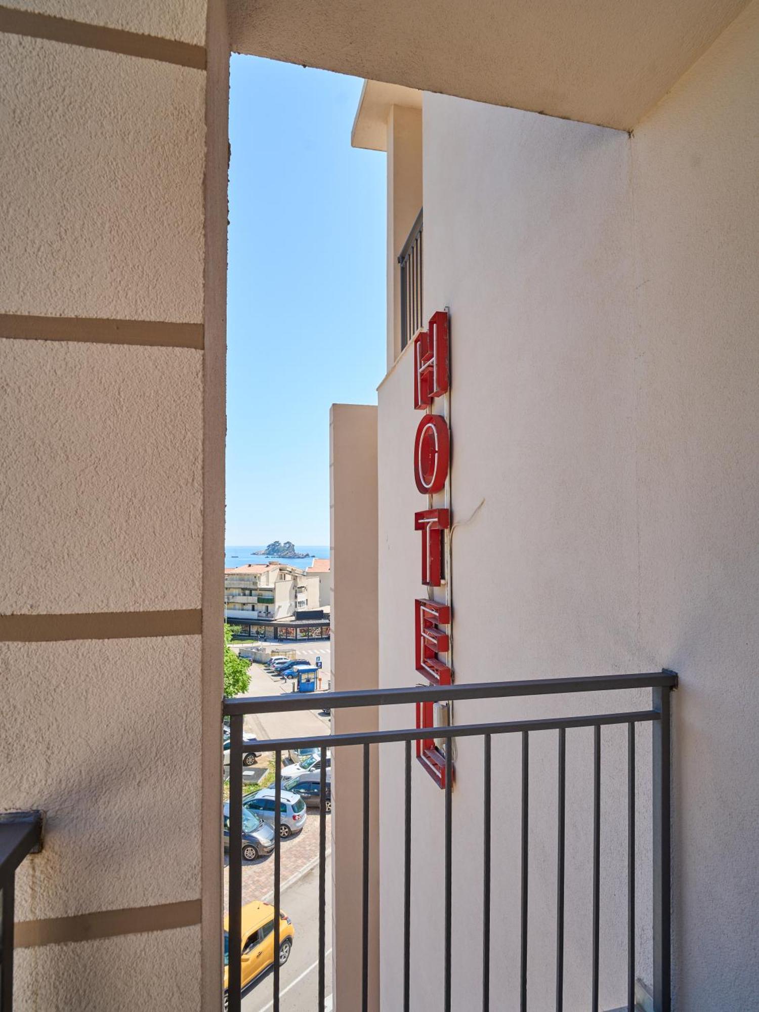 Hotel Petrovac Buitenkant foto