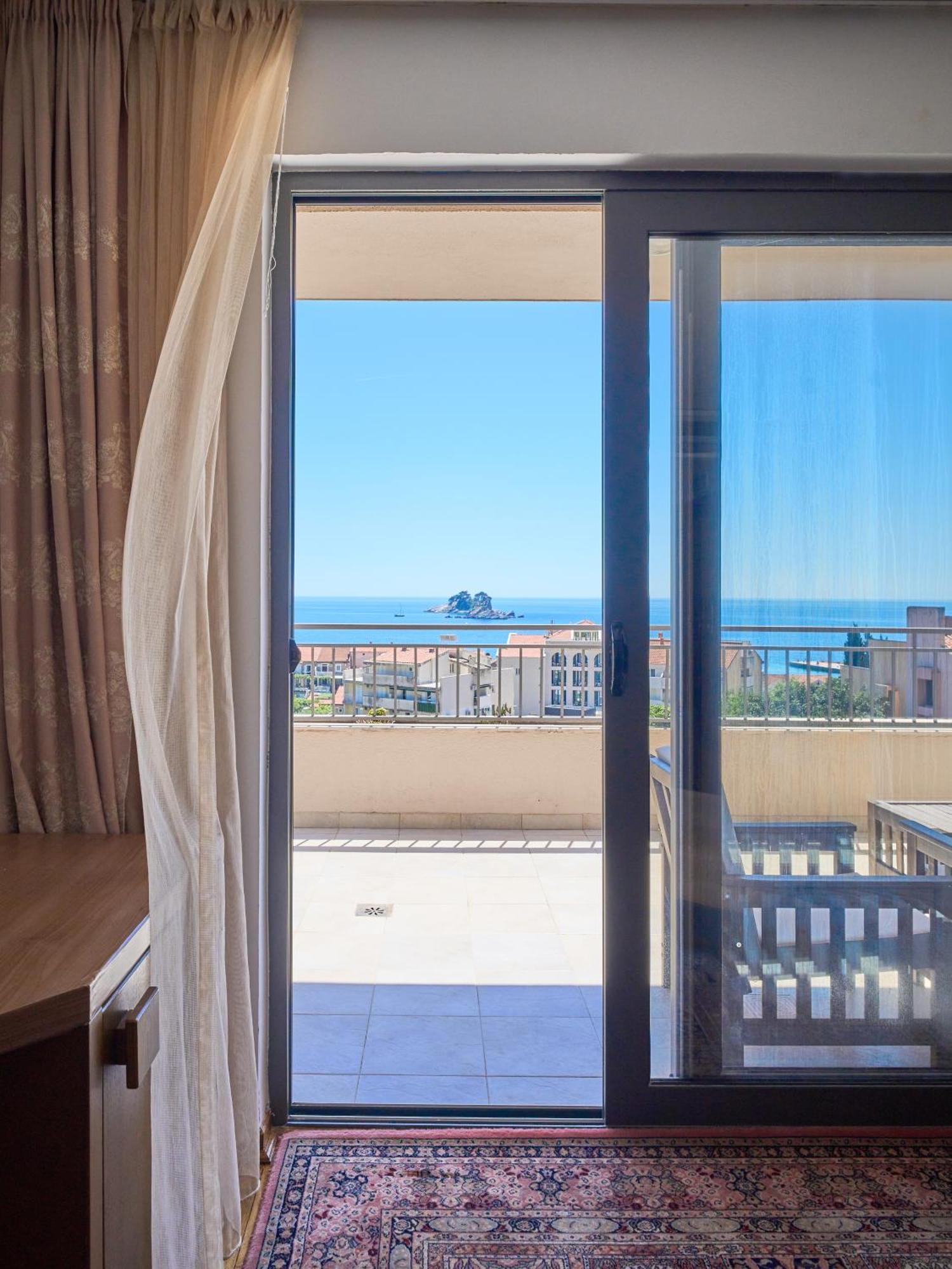 Hotel Petrovac Buitenkant foto