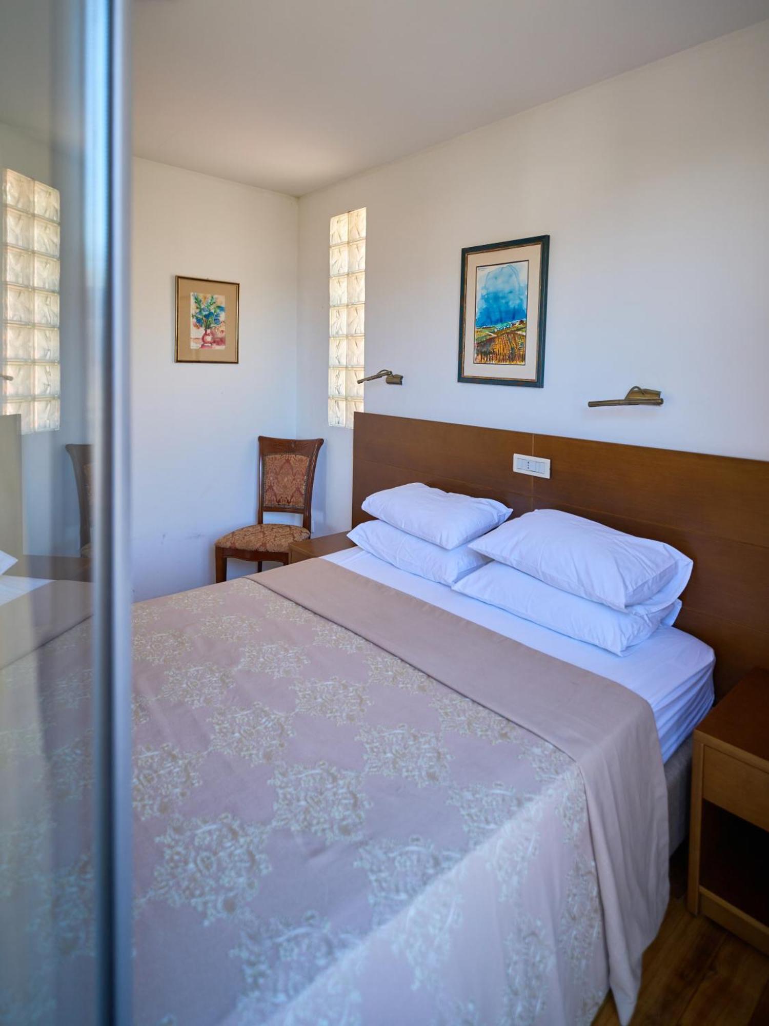 Hotel Petrovac Buitenkant foto