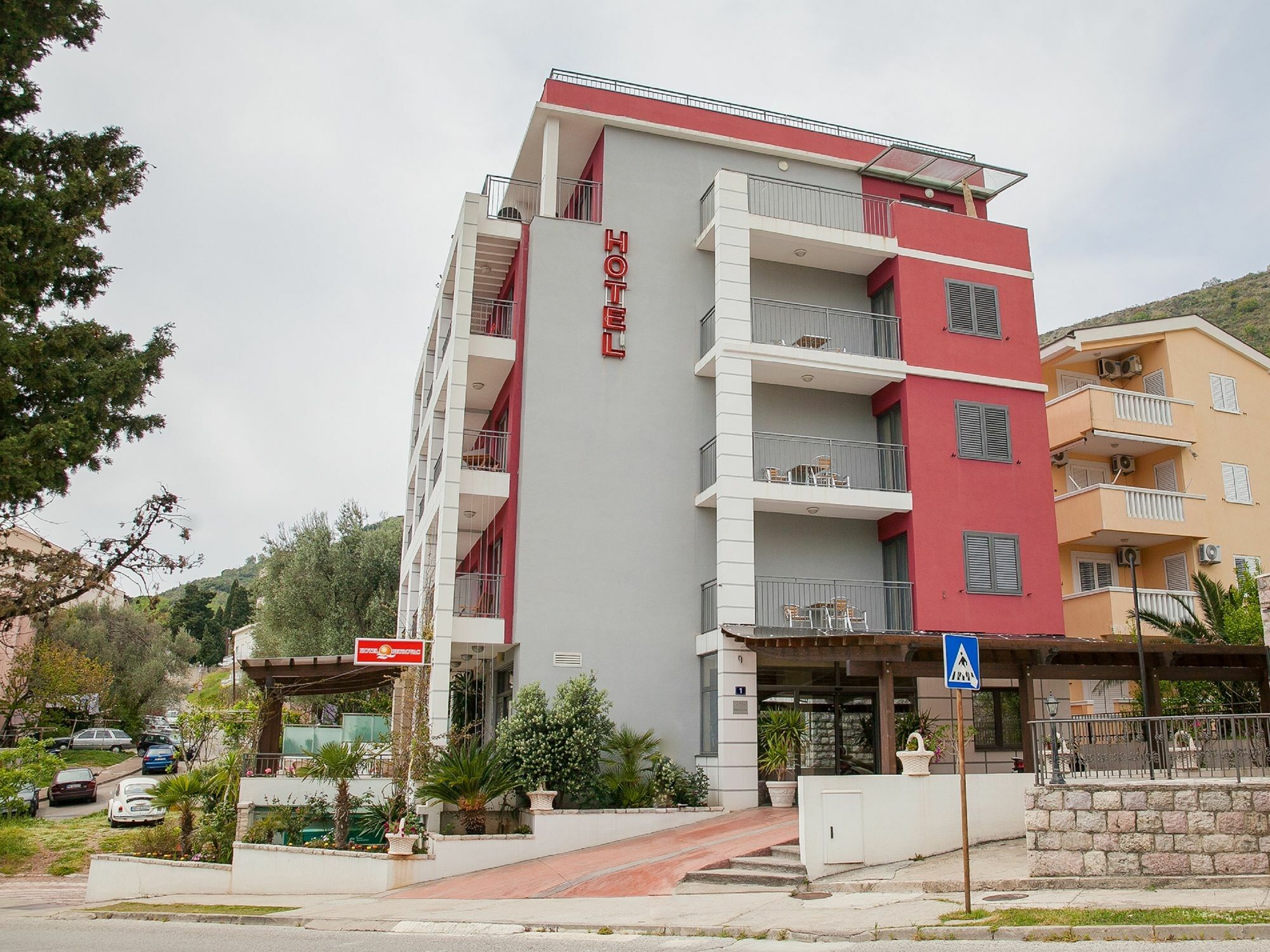 Hotel Petrovac Buitenkant foto